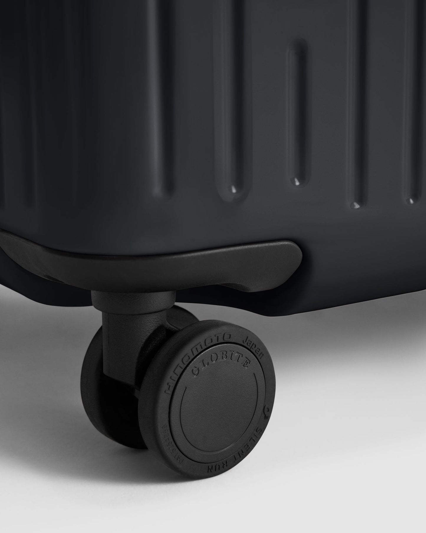 Trunk Check In Medium in Onyx - Globite